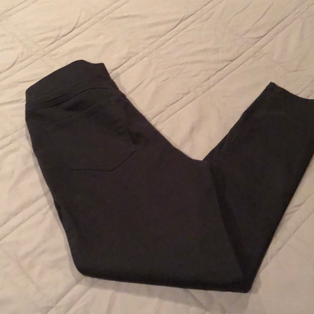 Natural Reflections Cropped Black Pant size M